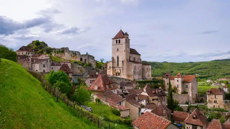 Pourquoi le nom Saint-Cirq-Lapopie ? 