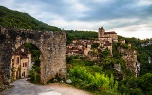 Visiter Saint-Cirq-Lapopie : guide complet (quand, comment, que faire)