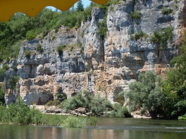 falaises calcaires au bord du Lot