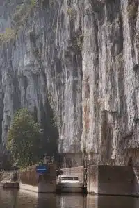 falaise vertigineuse au-dessus du Lot